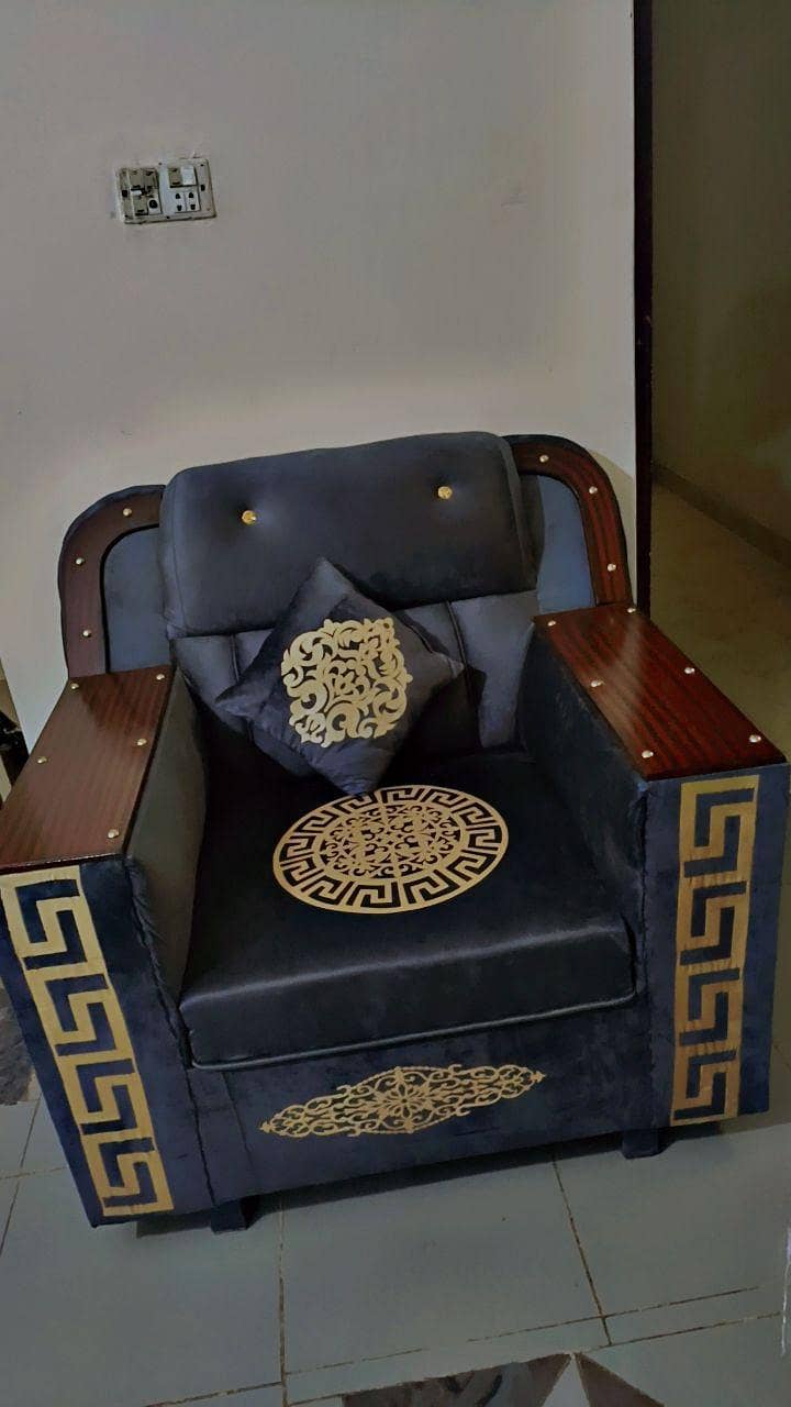 sofa set 4 month used 10/10 condition 2