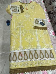 maria zunnorain brand lawn suit available