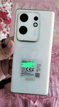 Infinix zero 30 4g (8+256)