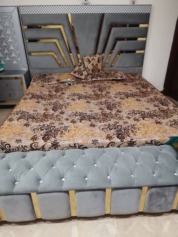 King size double bed, side tables, dressing table and almari 0