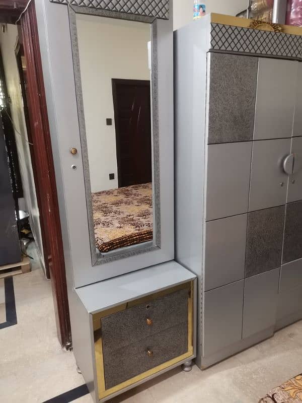 King size double bed, side tables, dressing table and almari 8