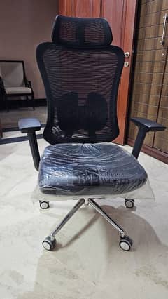 Gaming chair for sale (10/10 condition)