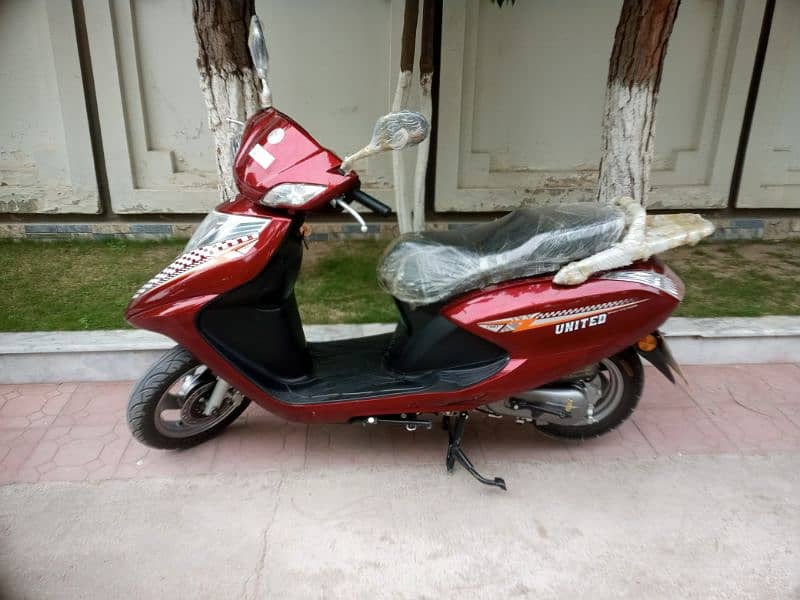 unatid scooter 100cc patrol Peshawar nambar  bilkol new ha 03009399562 3