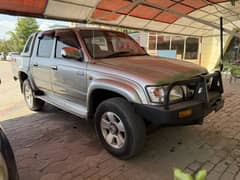 tayota hilux 2003 model