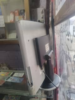good us 22 inch LCD no screch no daag