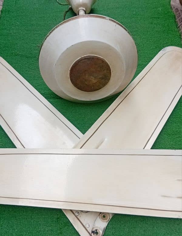 ceiling fan in good working condition 0