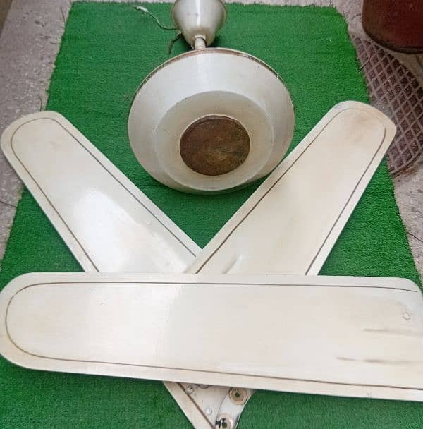 ceiling fan in good working condition 2