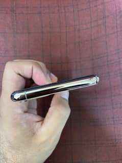 Iphone 11 pro max 1 monthe + 2 monthe sim time