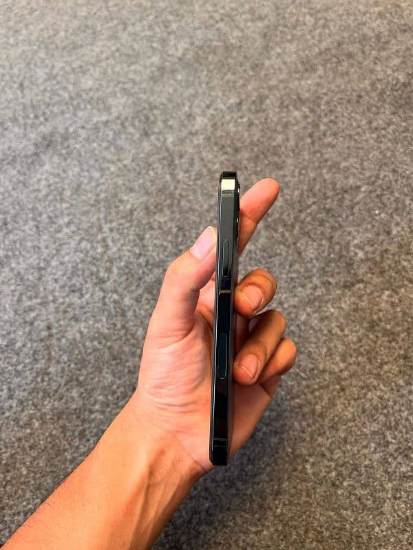 Face id not working and other is in 10 by 10 condition 2