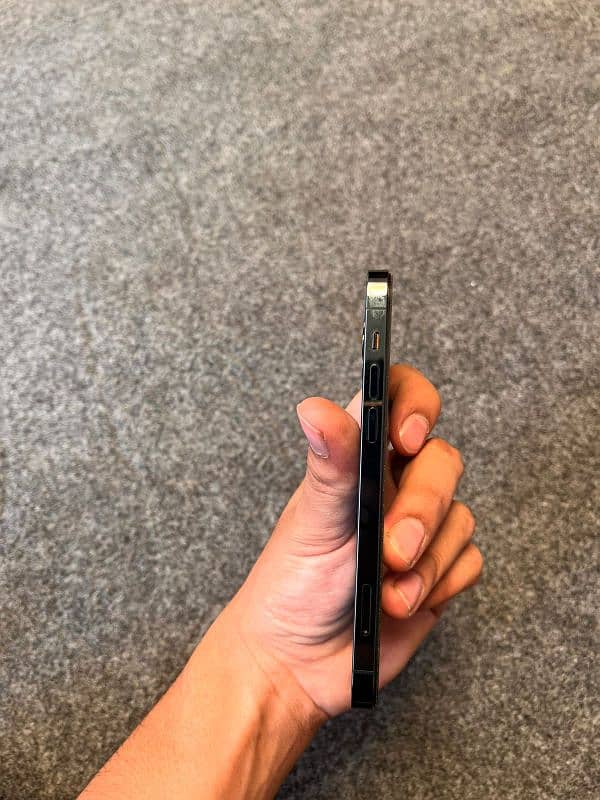 Face id not working and other is in 10 by 10 condition 4