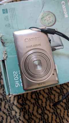 Canon IXUS 220HS