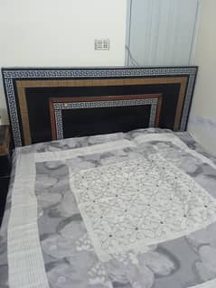 King size bed without mattress 10 thousand. .