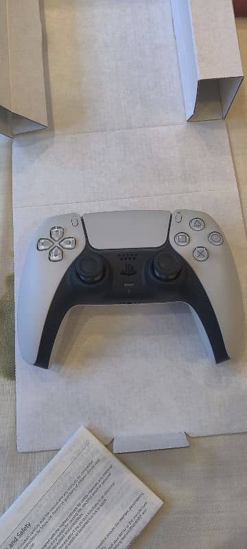 PS5 Original Controller comes with Console 0