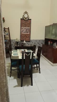 6-seater wooden Dinning Table with glass top- Excellent Condition