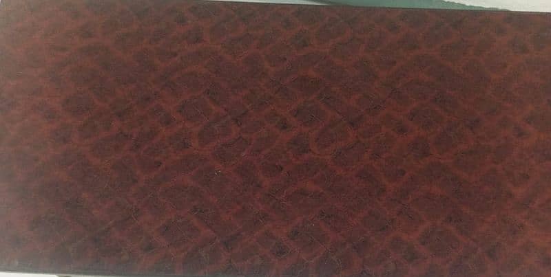 Dining Table in Good Condition 0