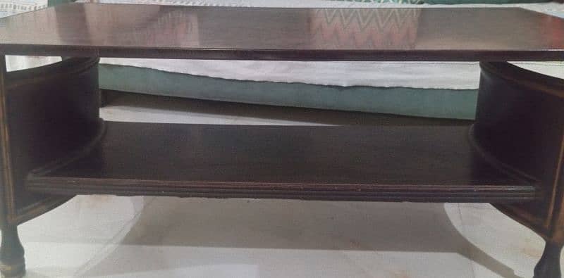 Dining Table in Good Condition 1