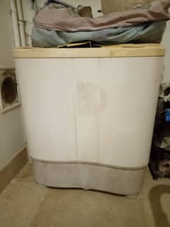 Used washing machine but it's in good working condition washing + Dry