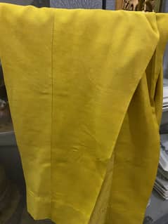 Preloved clothes in a very good condition . 3 piece suit .