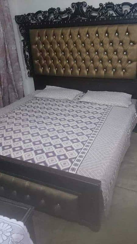 bed with 2 side tables and dressing table 1