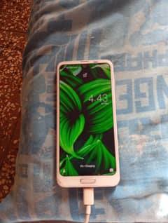 Aquos R2 Bilkul ok hai nonpta hai back glass girny sey crack hogaya ta