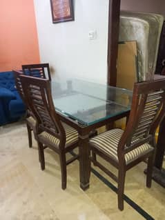 Dinning table and chairs set