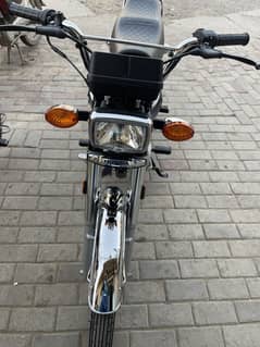 Honda 125 black