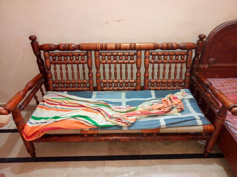 7 Sitter Sofa Set with 3 tables. . . 0