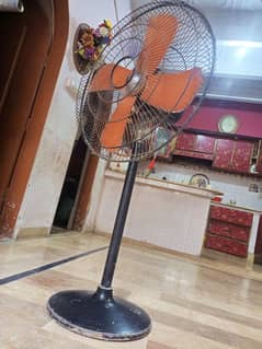 Pedestal Good Condition Fan For Sale