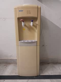 Water Dispenser with bottle