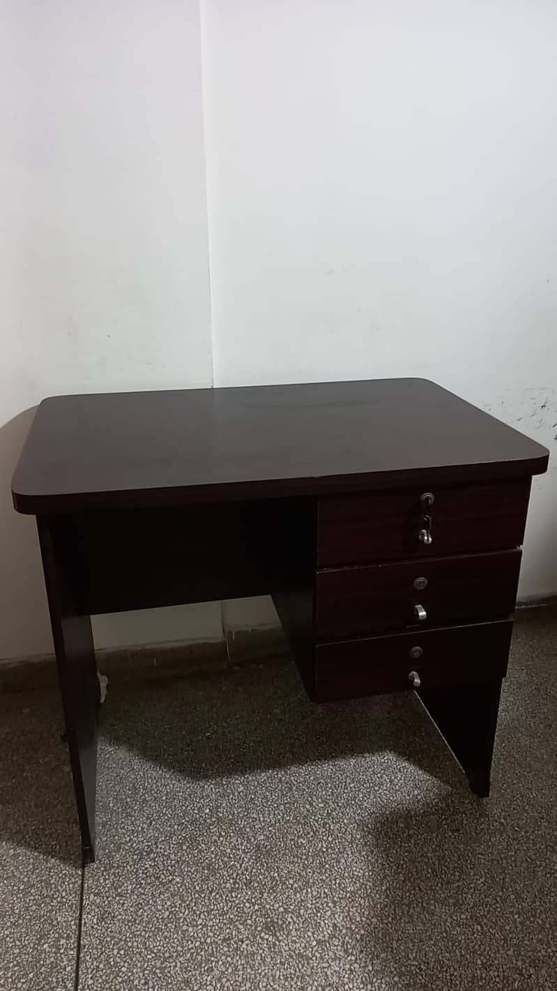 Office Table with Chair. Used but in good condition. 0