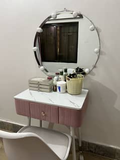 Dressing table / makeup table set
