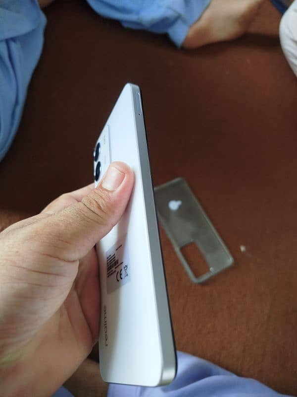 realmi c71 only one week use like 10/10 condition all is ok white colr 3
