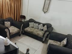 4 seated sofa set with 5 cushions
