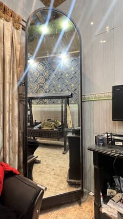 Mirror and almari 9 ft big size