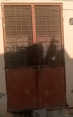 لوہے کا جالی والے دو دروازے سیل کرنے ہیں -