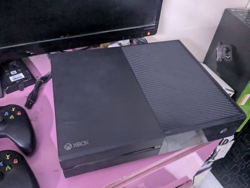 Xbox one console with 1 orignal wireless controller 2