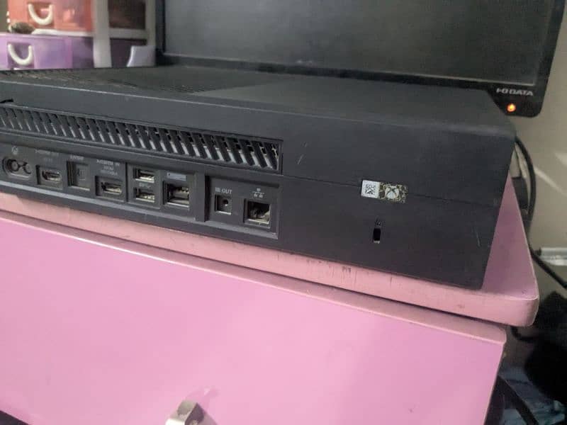 Xbox one console with 1 orignal wireless controller 3