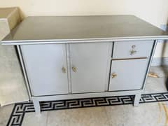 Stylish Deco Iron Stand – Strong, Clean & Spacious – Rs. 42,000 Only