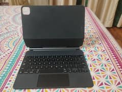 I m selling ipad magic keyboard in very best condation
