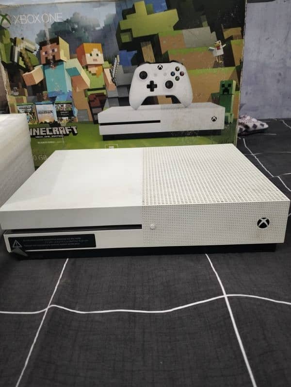 Xbox 1 S with 2 Original Controllers with box 1