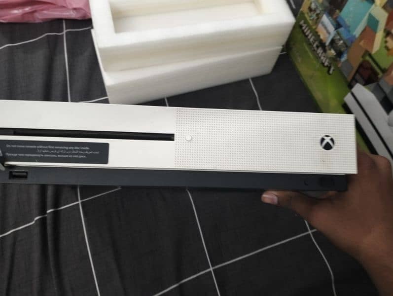 Xbox 1 S with 2 Original Controllers with box 2