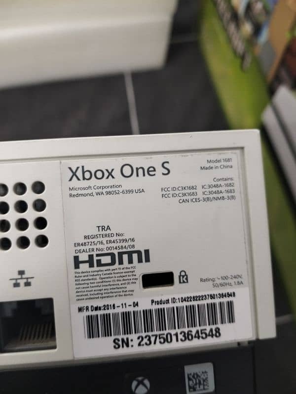 Xbox 1 S with 2 Original Controllers with box 4