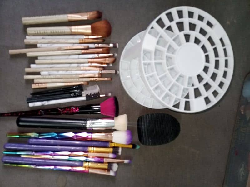 MAKEUP BRUSHES 2
