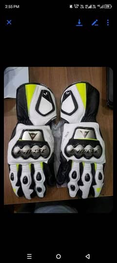 Motor bike riding gloves