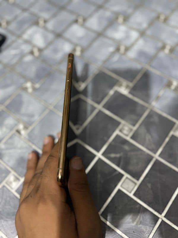 i phone 11 pro max Factory unlock condition 10/10 exchange possible 4
