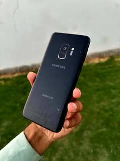 Samsung Galaxy S9 (CLEAR CRYSTAL) MINT CONDITION (Exchange Possible)