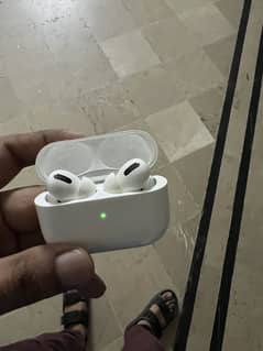 Apple airpods 2 gen with wireless case