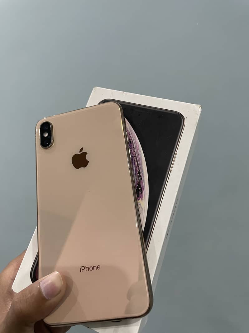 Iphone xs max with box 1