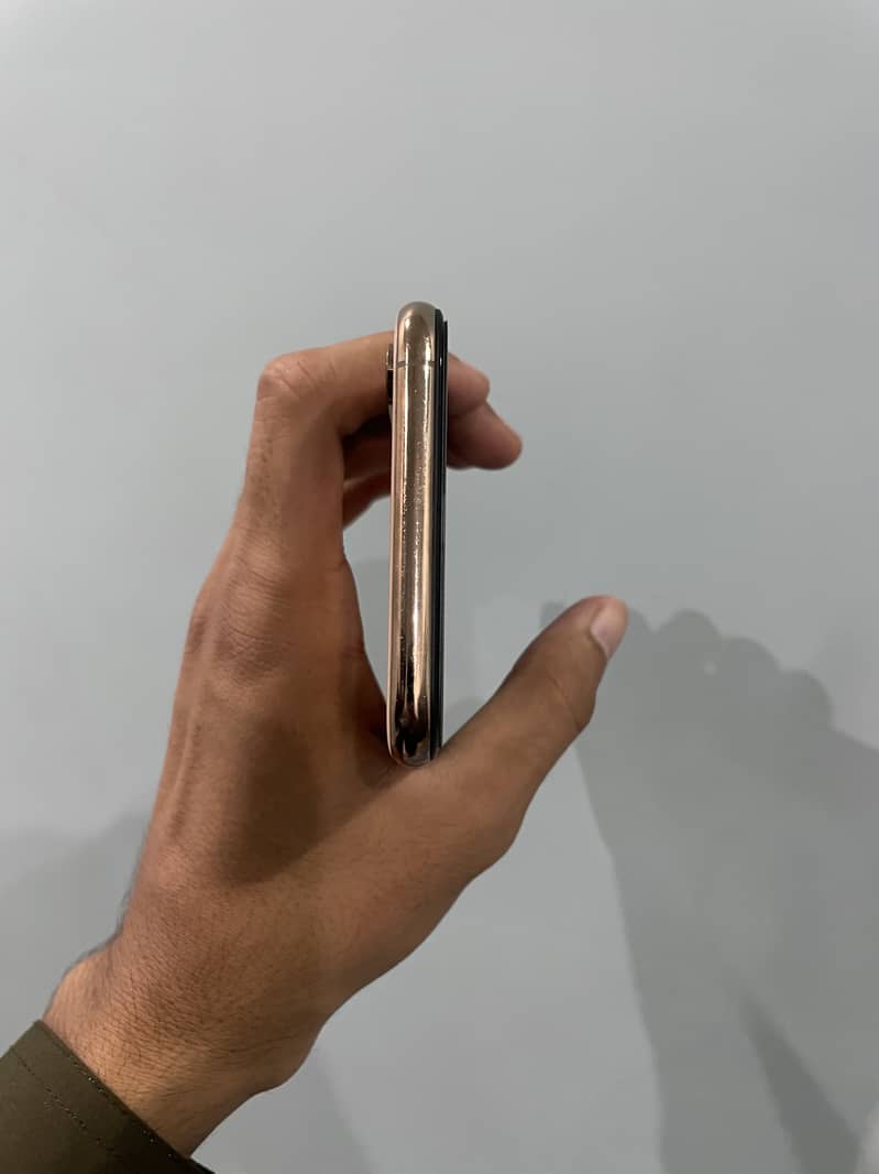 Iphone xs max with box 2