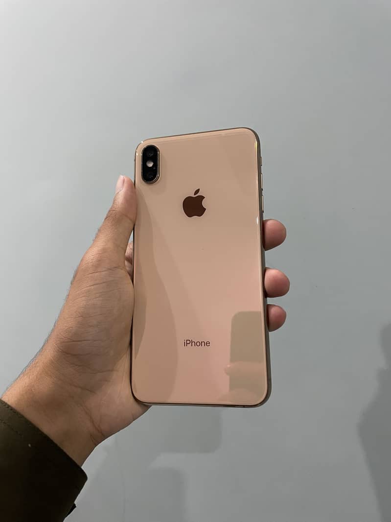 Iphone xs max with box 9